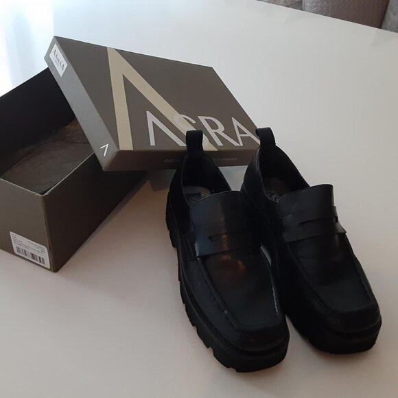 ASRA Lug Sole Square Toe Loafer - 7 1/2 - Picture 2 of 7